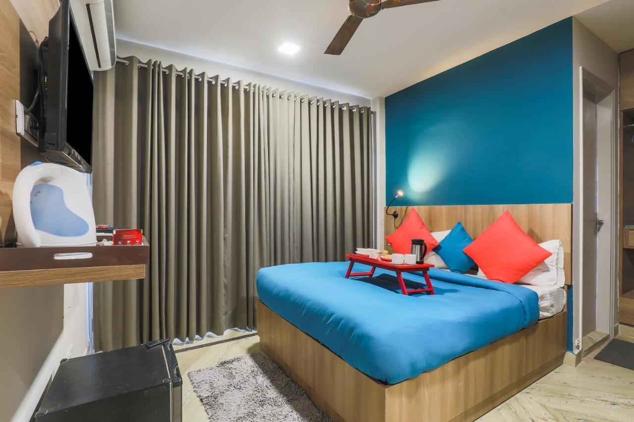 Capital O Hotel All Seasons Near Omaxe Celebration Mall Gurgaon Exterior foto